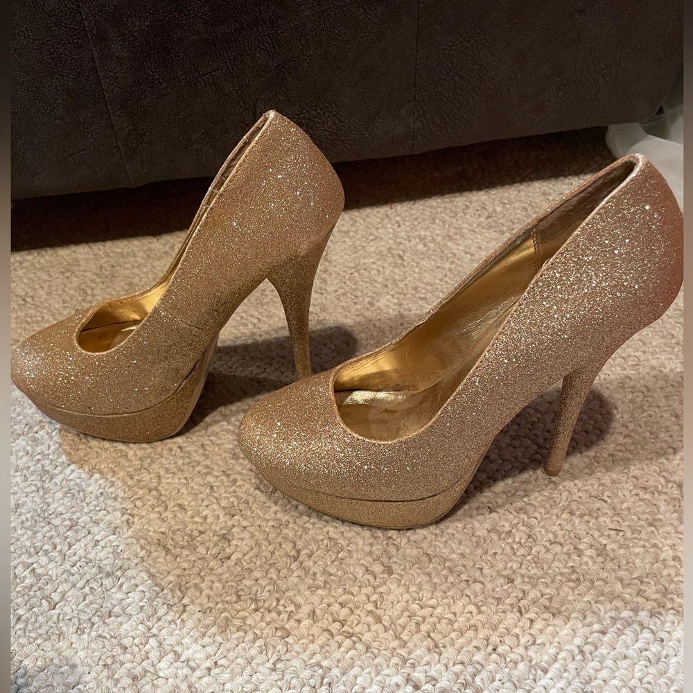 Sparkly gold heels (size 7)